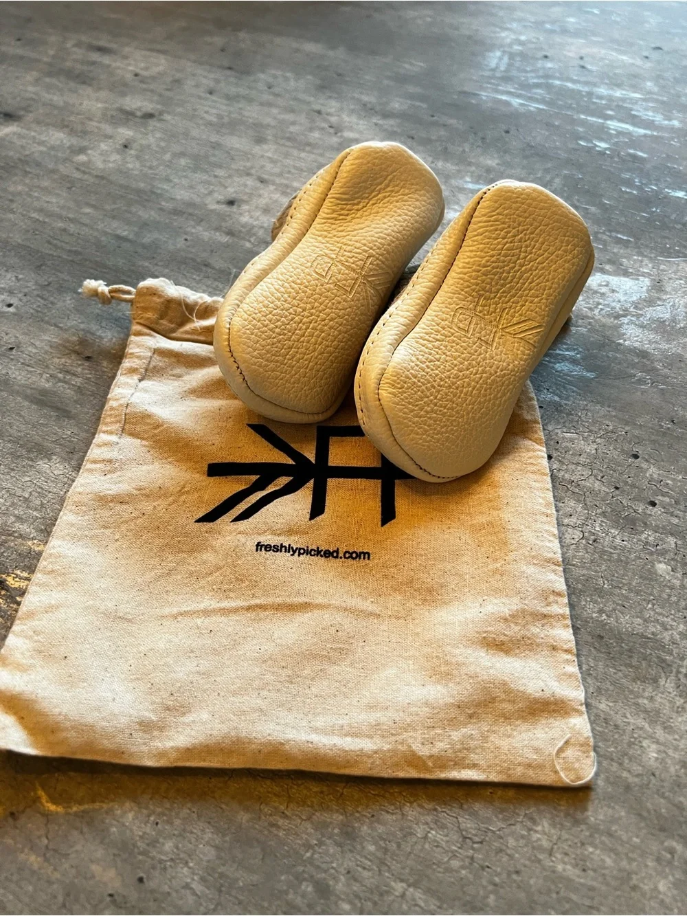 Freshly Picked Cream Leather Baby Moccasins with Branded Drawstring Bag